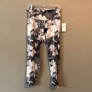 NWT - gray floral leggings from Old Navy sz L
